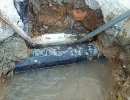 布尔津测漏水之水管漏水